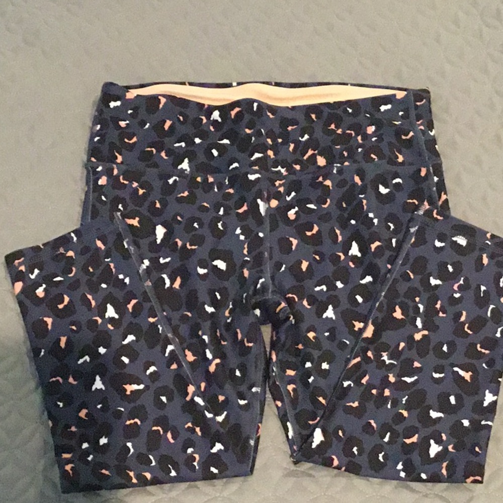 NWOT, Marika Black and Peach workout capris Stretchy Comfort, size lg